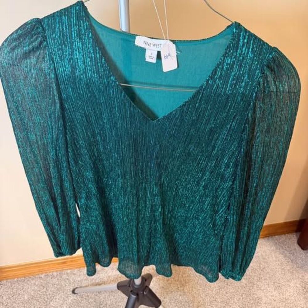 Nine West Size S Green Metallic V-Neck Top